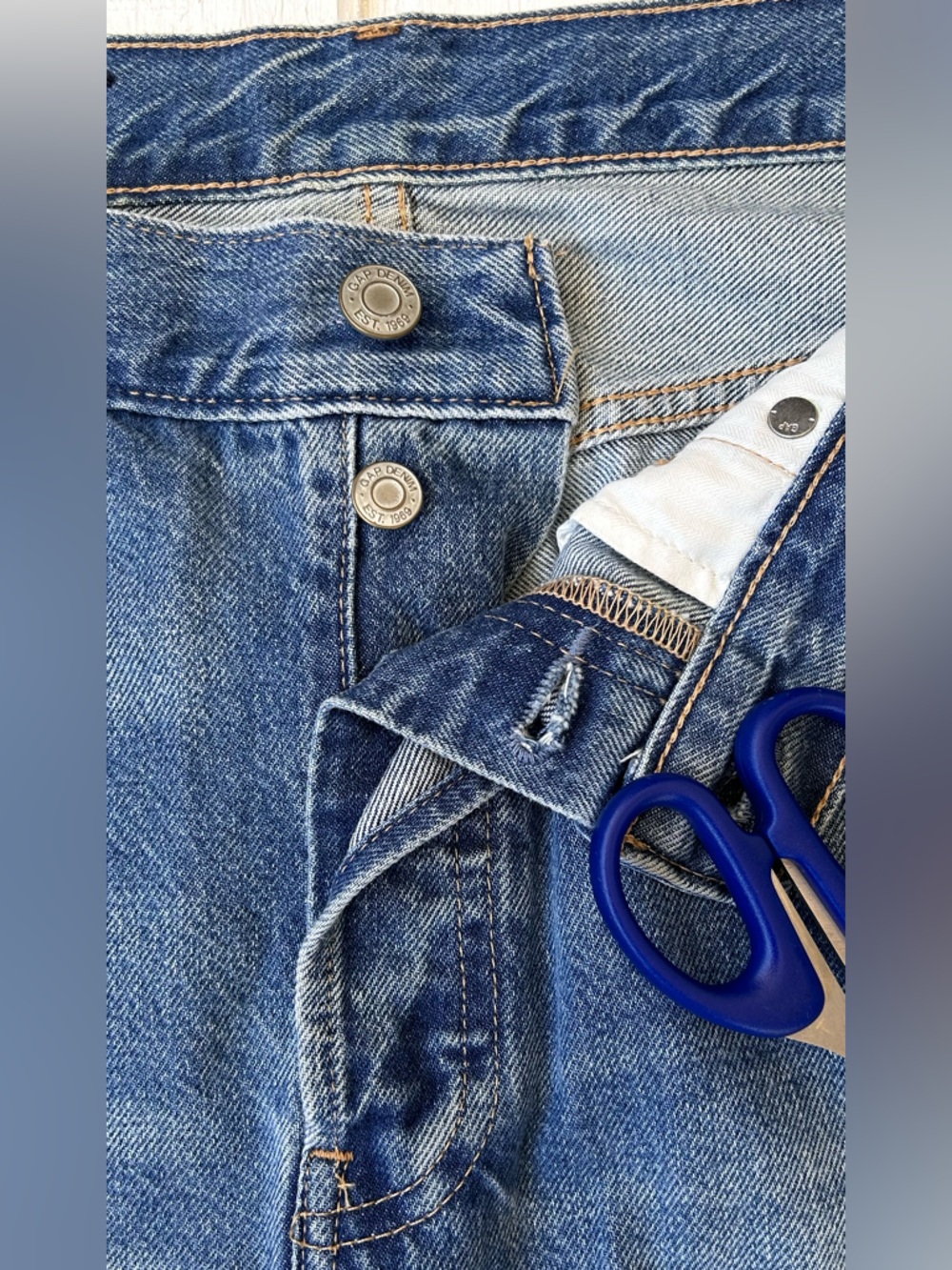 GAP Denim Women’s Boyfriend Mid Rise Jeans Button Fly Raw Hem Size 30 10 - Picture 6 of 11